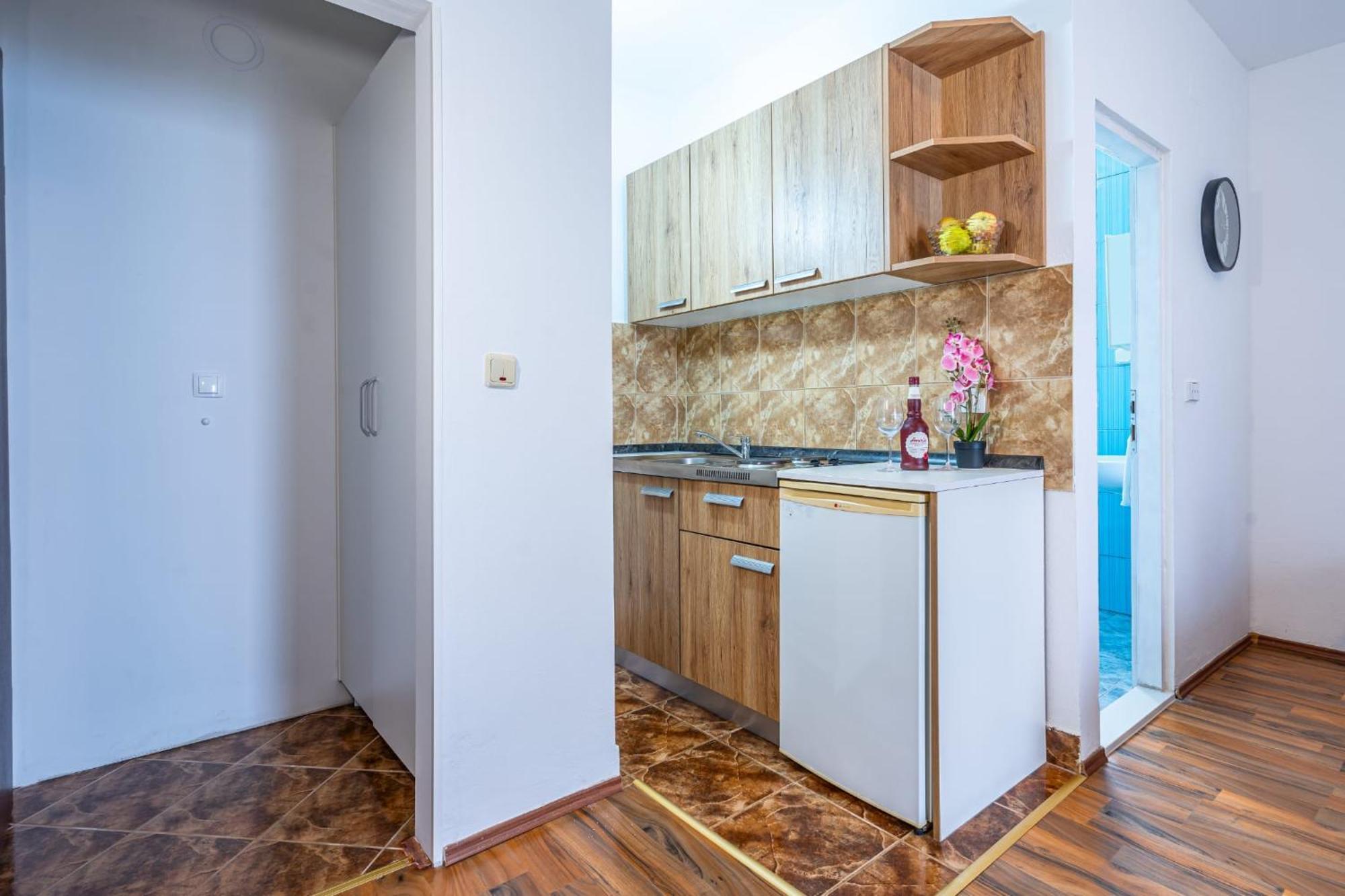 Apartmani Vinko ビビニェ エクステリア 写真